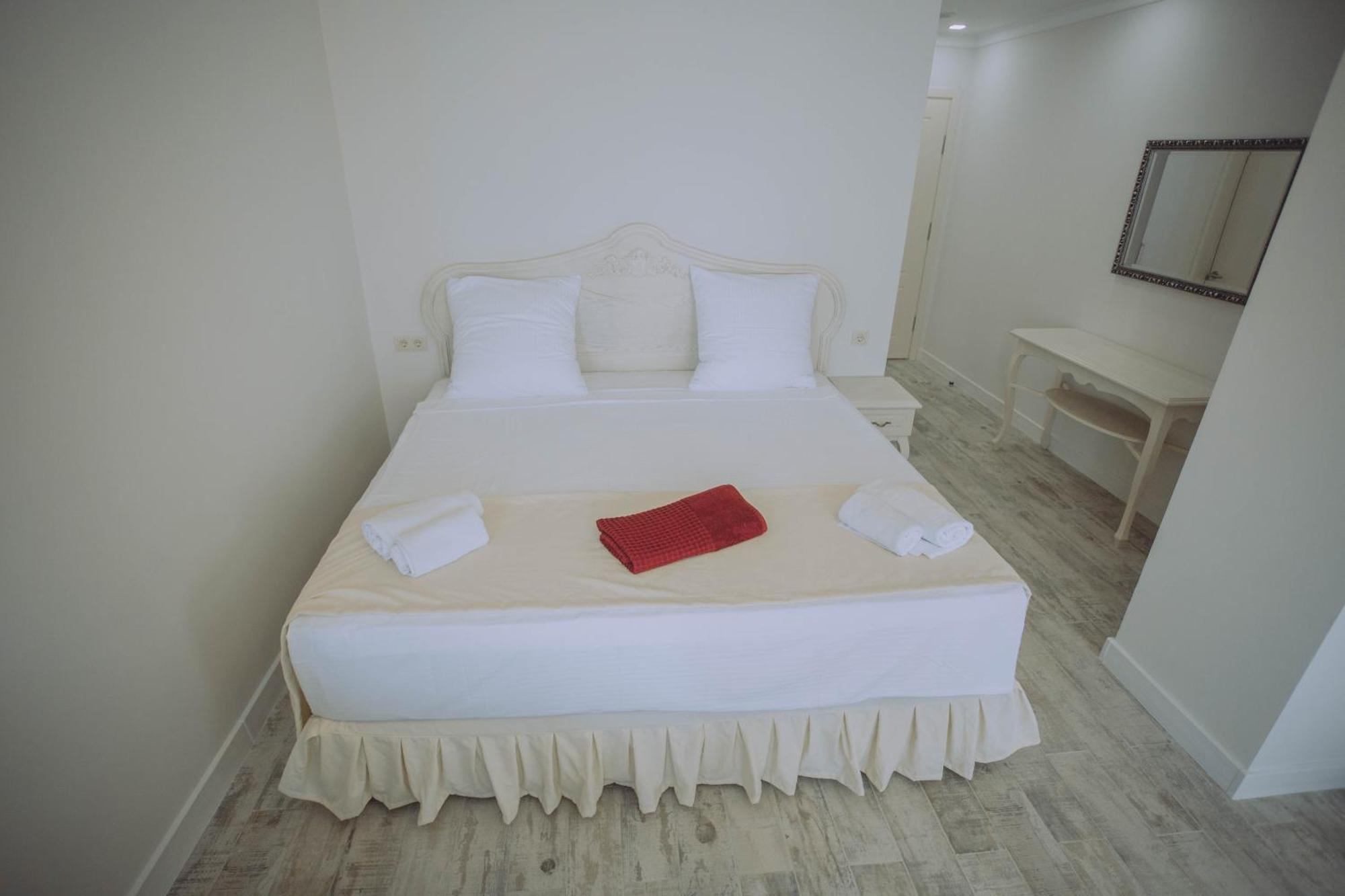 Royal Medis Hotel Batumi Exterior photo