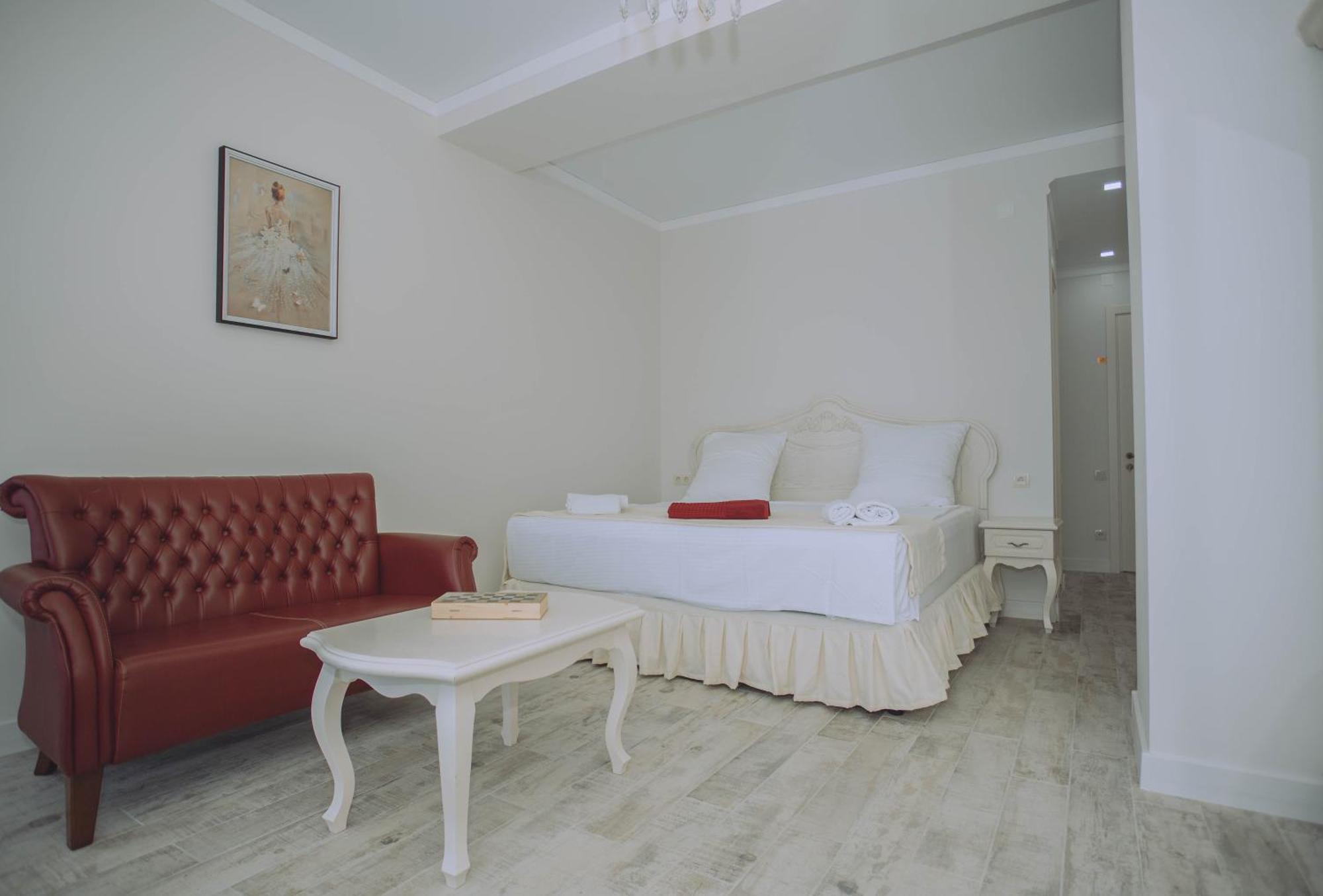 Royal Medis Hotel Batumi Exterior photo