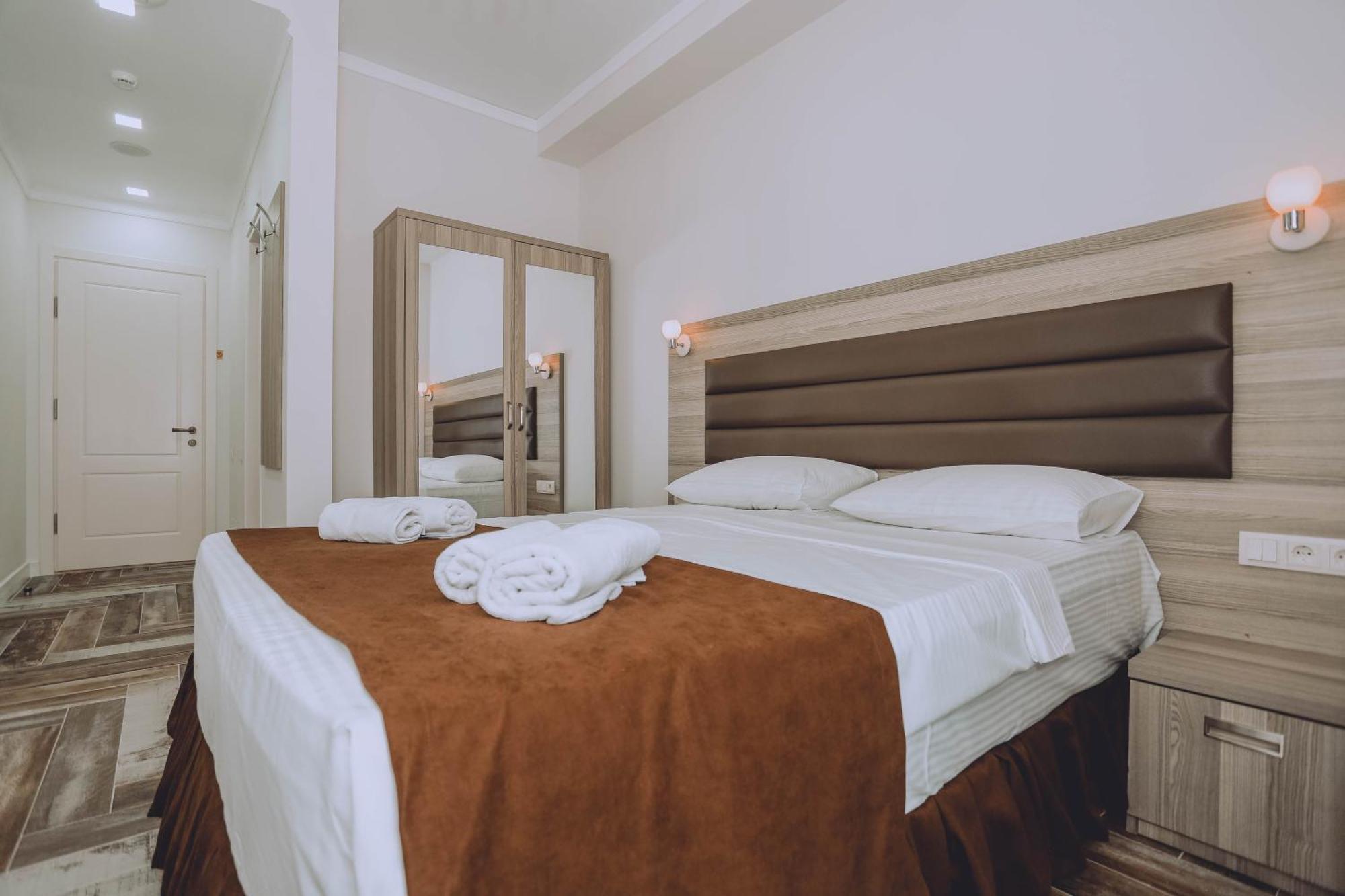 Royal Medis Hotel Batumi Exterior photo