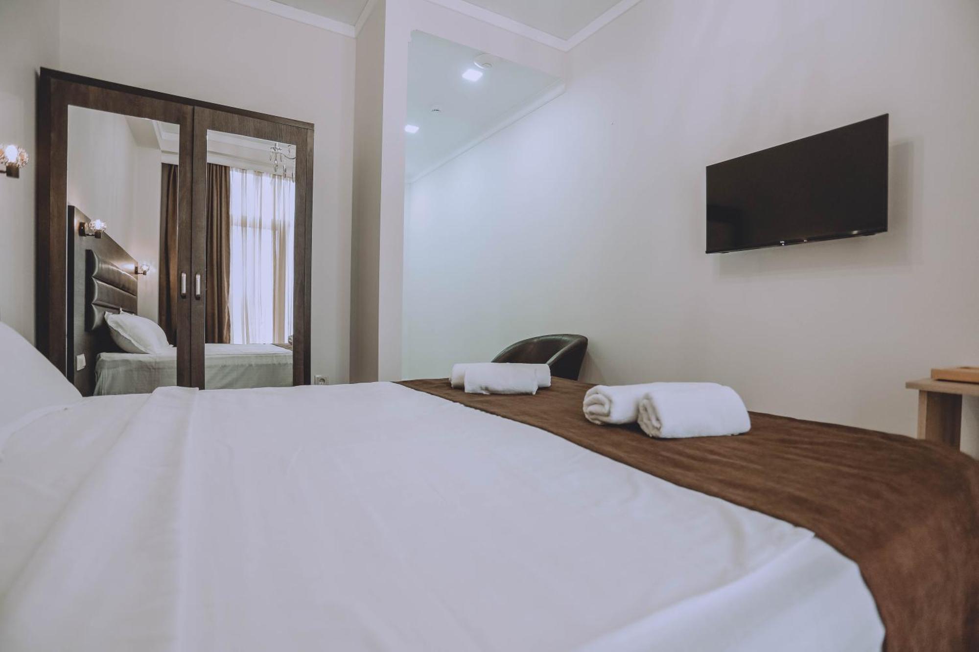 Royal Medis Hotel Batumi Exterior photo