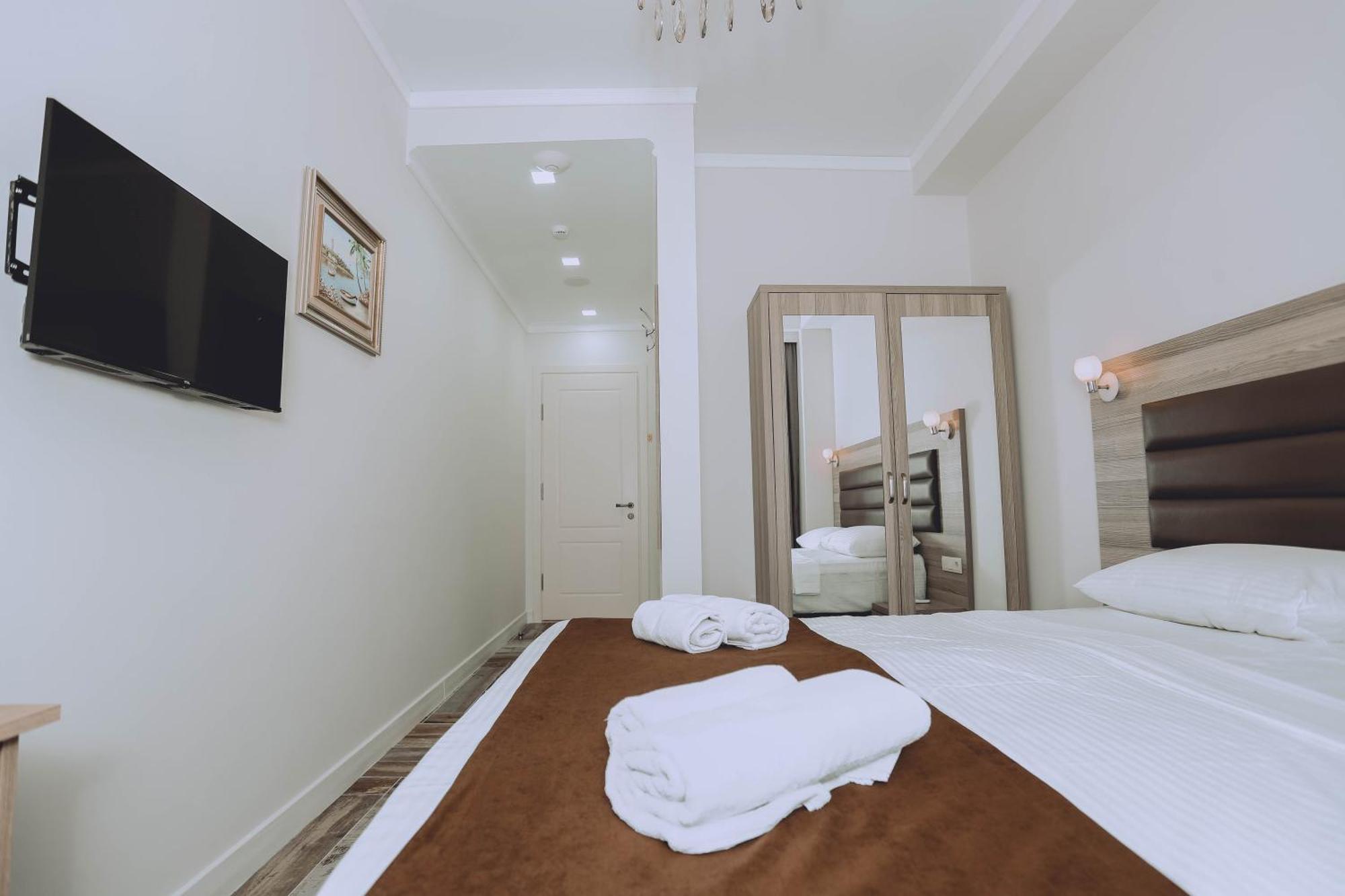 Royal Medis Hotel Batumi Exterior photo