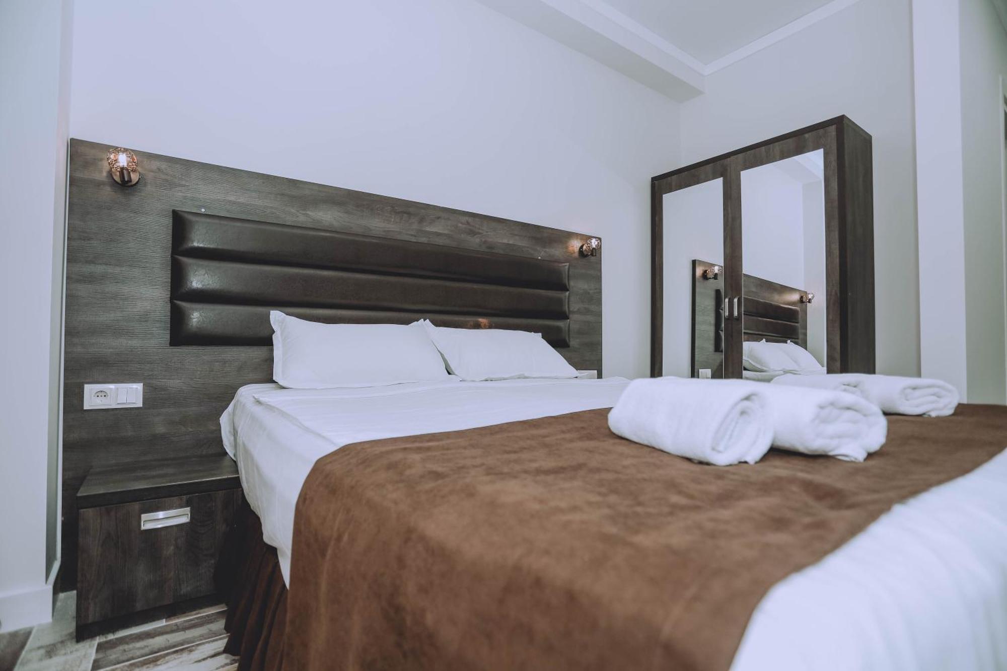 Royal Medis Hotel Batumi Exterior photo