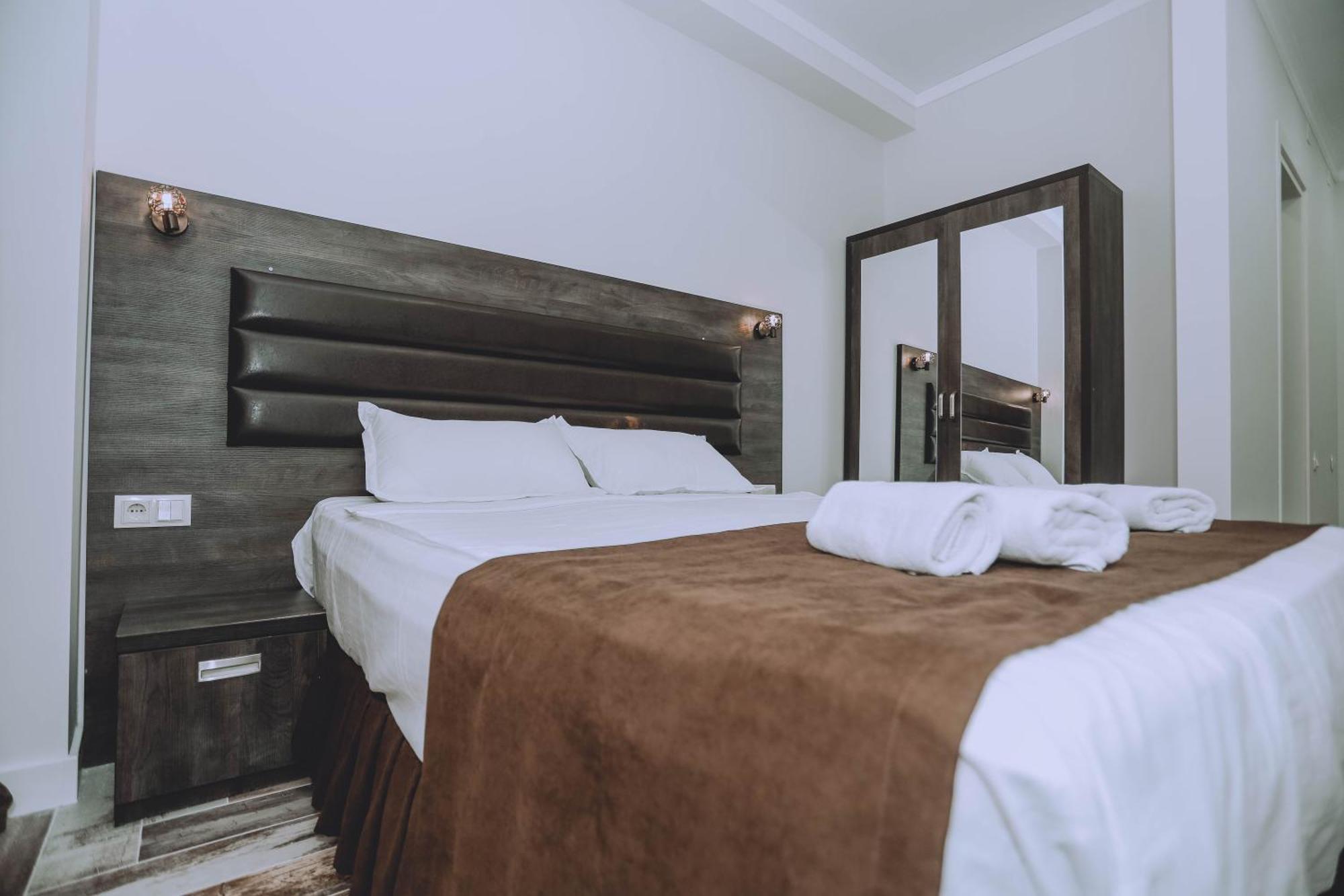 Royal Medis Hotel Batumi Exterior photo