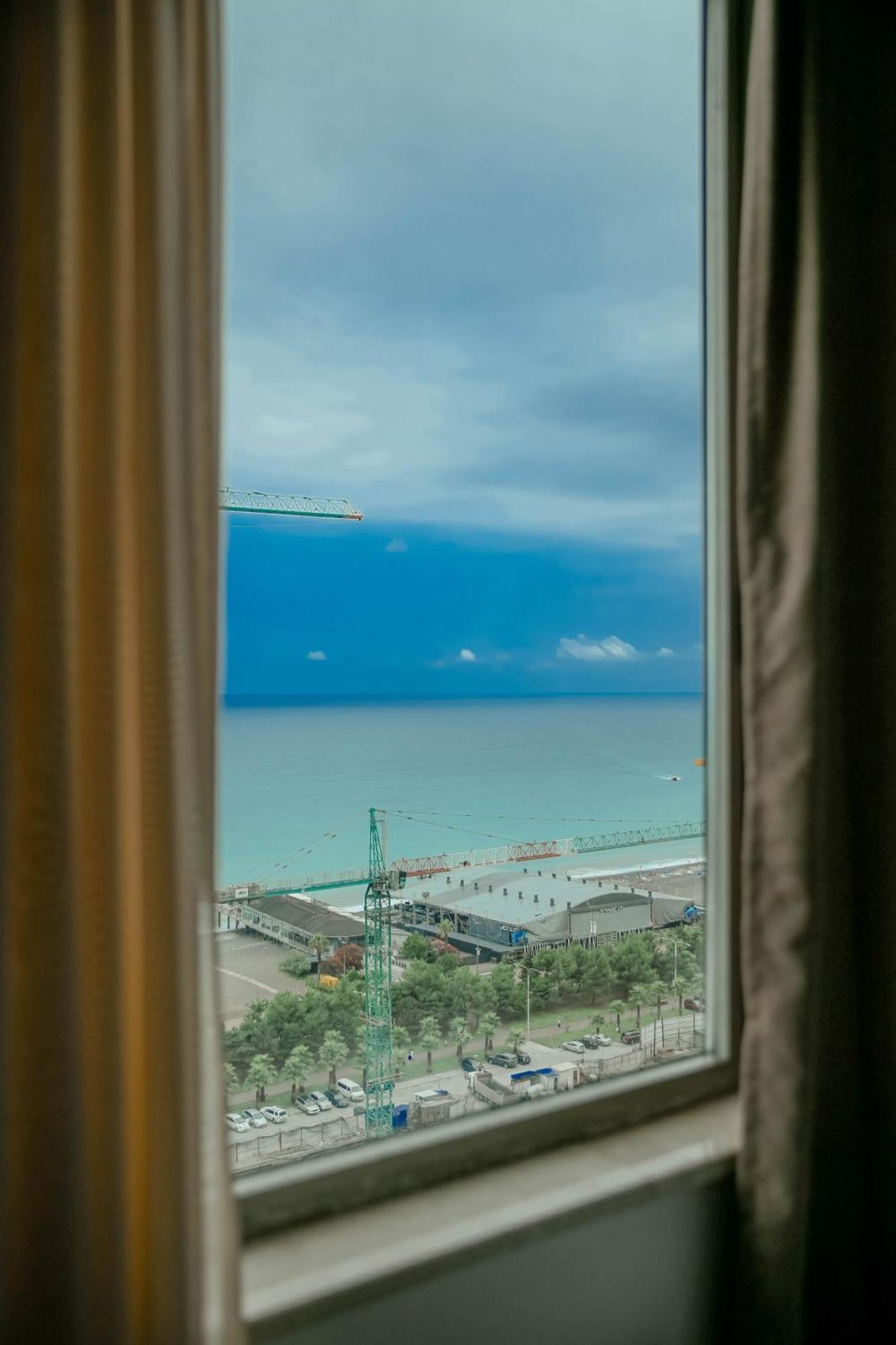 Royal Medis Hotel Batumi Exterior photo