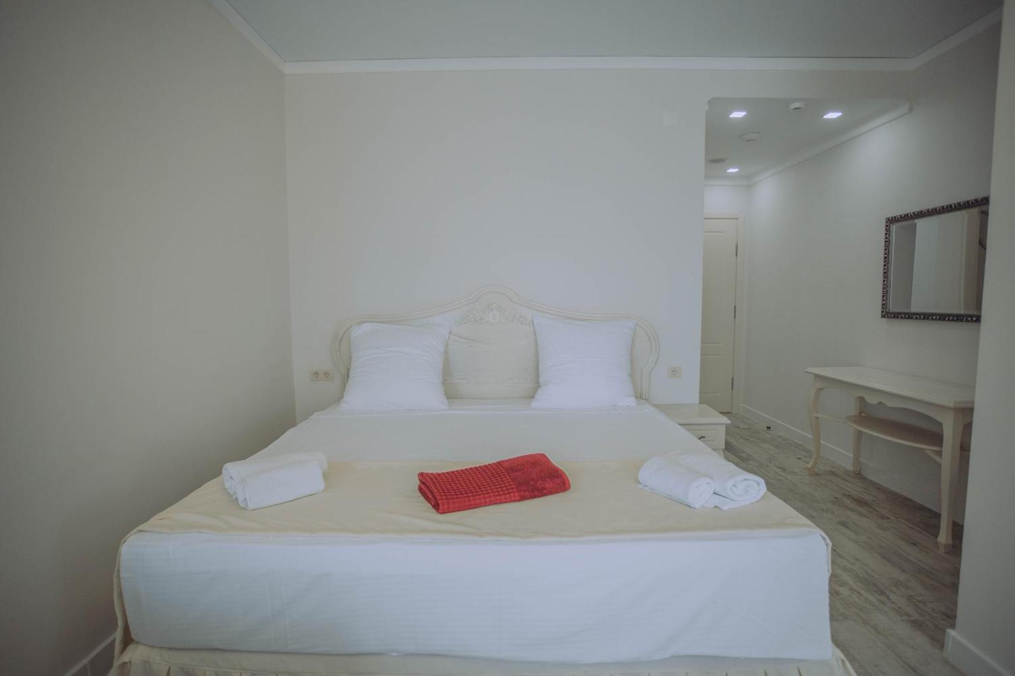 Royal Medis Hotel Batumi Exterior photo