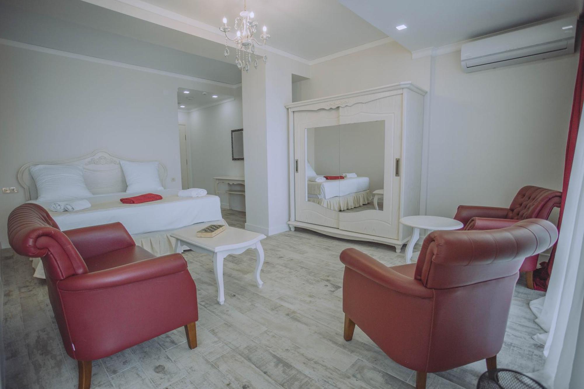 Royal Medis Hotel Batumi Exterior photo