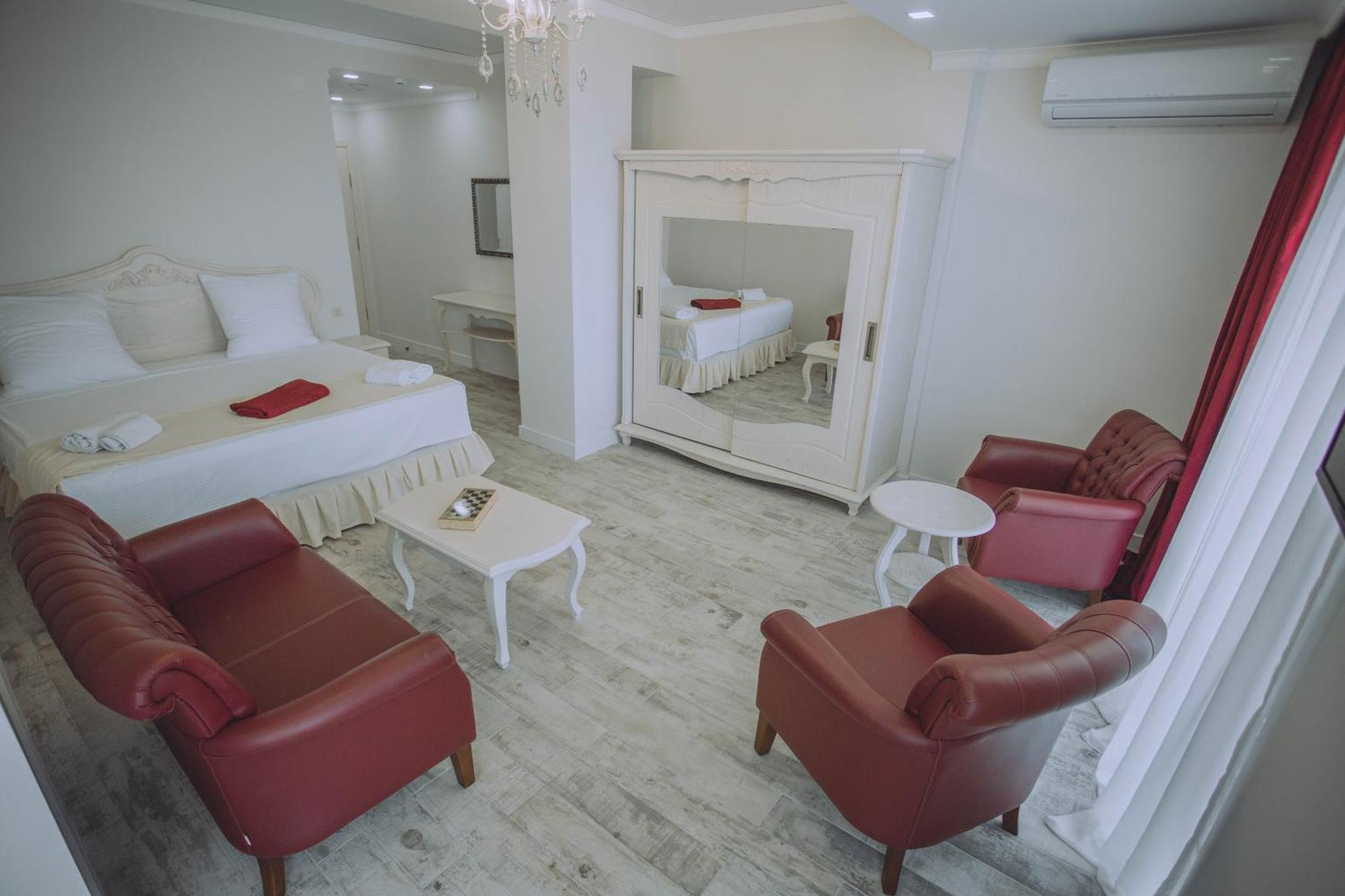 Royal Medis Hotel Batumi Exterior photo